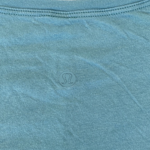 ❤️ Lululemon Cates Tee Size 4 Riptide NWOT - Picture 4 of 4
